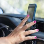Zelo koristen in priljubljen avtomobilski pripomoček Nosilec za telefon za avto